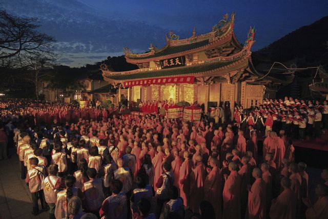 Buddhisten Stoppen Borsengang Eines Berges Tages Anzeiger 