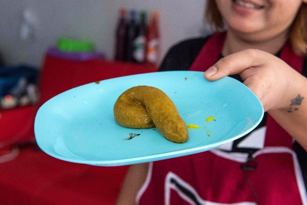 Thailande Engouement Pour Des Gateaux En Forme De Crotte Le Matin