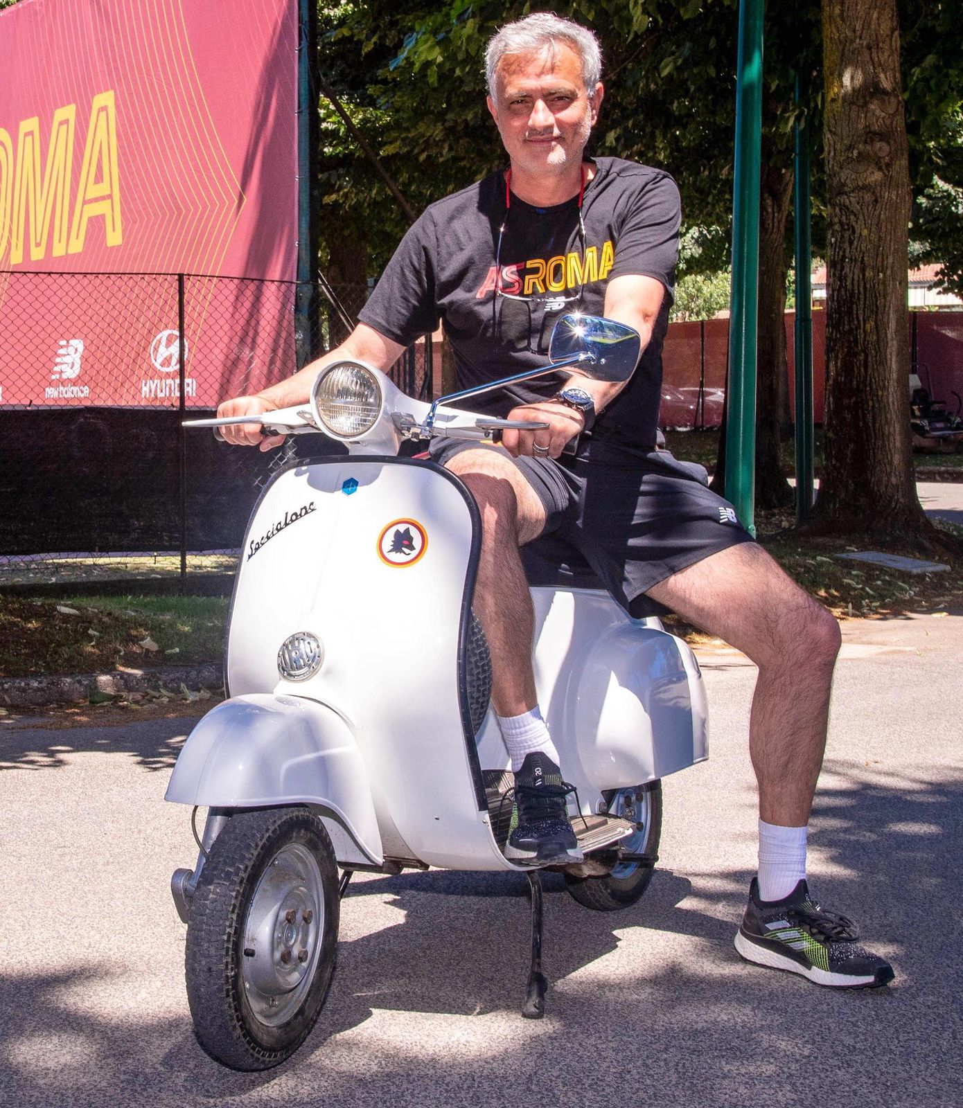 Saisonstart In Der Serie A Wenn Jose Mourinho Mit Der Vespa Kommt Der Bund