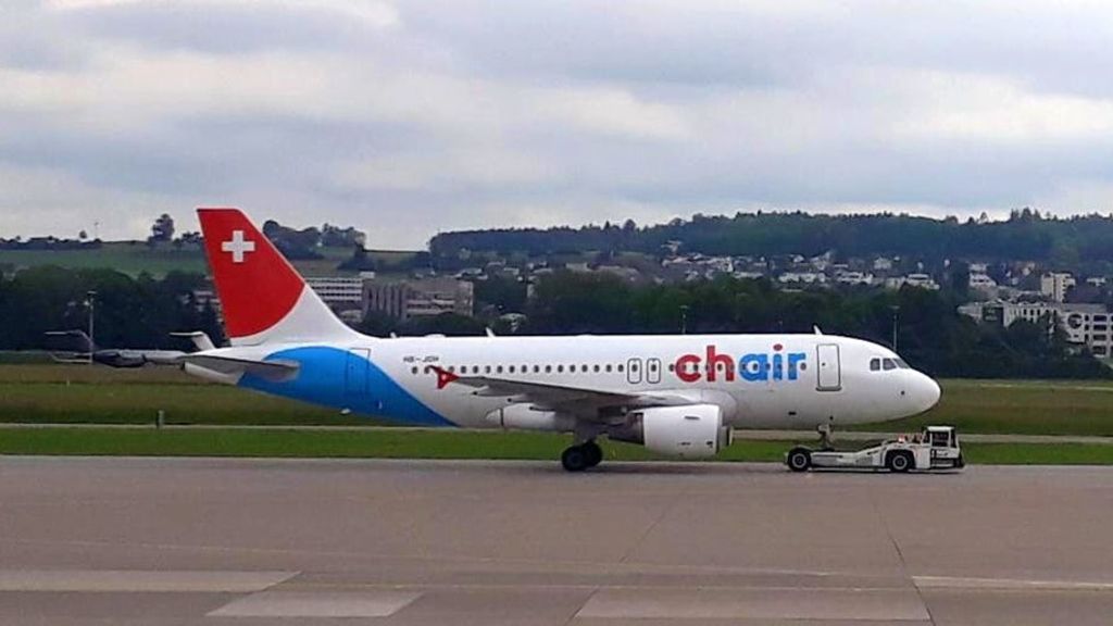Vorwurfe Gegen Fluggesellschaft Chair Airlines Entlasst Personal Trotz Kurzarbeit Und Stellt Neues Ein Der Bund