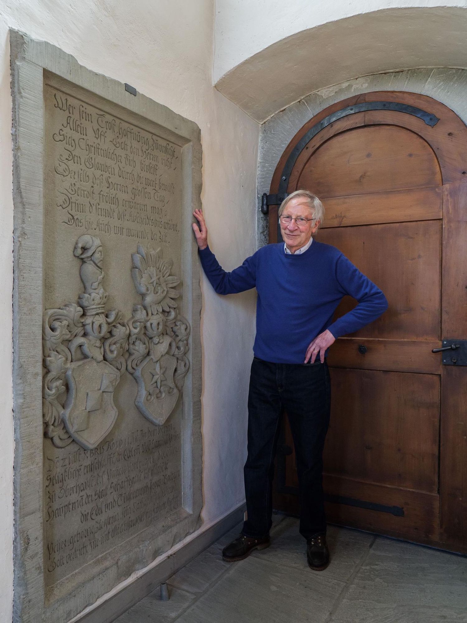 Der Historiker Reinhard Nägeli hat sich aus aktuellem Anlass näher mit der Grabplatte des Pestopfers Samuel Peyer in der Kirche Marthalen beschäftigt. 
