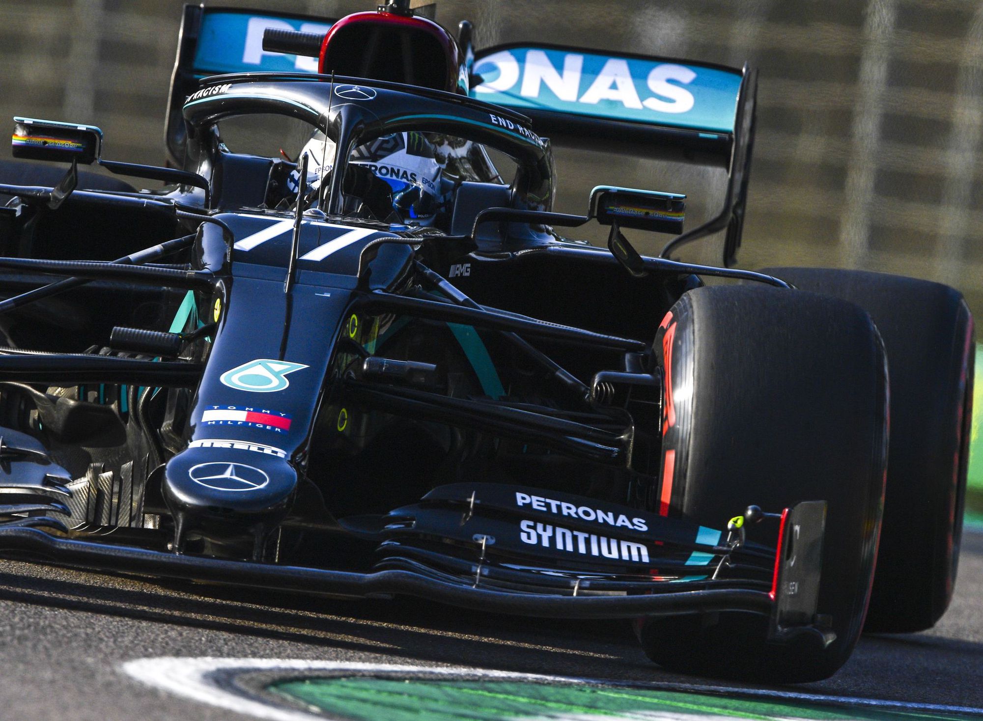 Formule 1 Aide Par La Chance Lewis Hamilton Remporte Sa 93e Victoire Le Matin