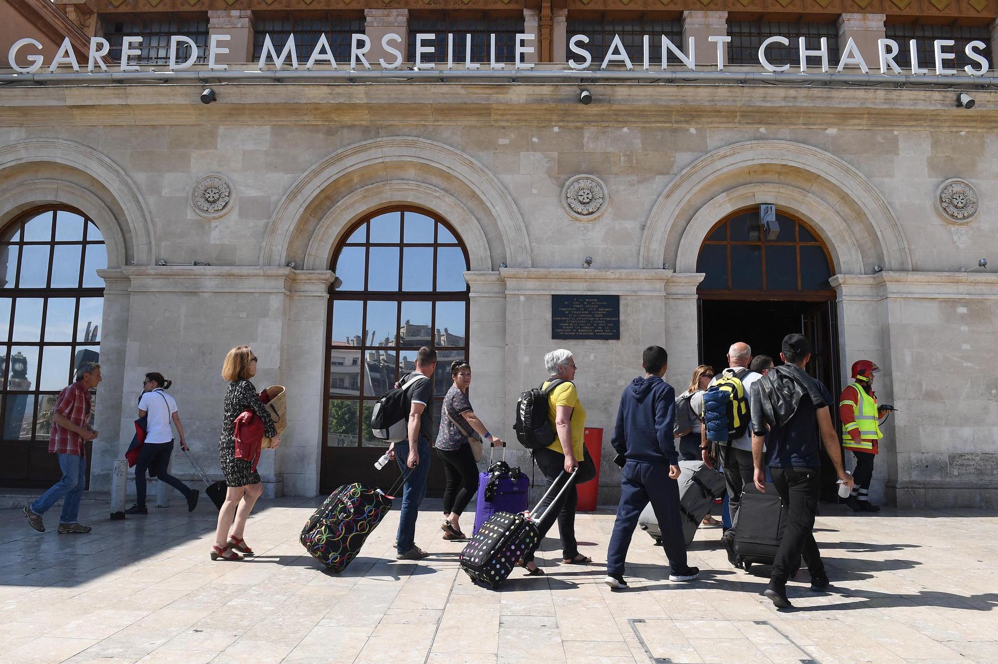France Le Corps D Un Nouveau Ne Retrouve Dans La Poubelle D Un Train A Marseille Minutes