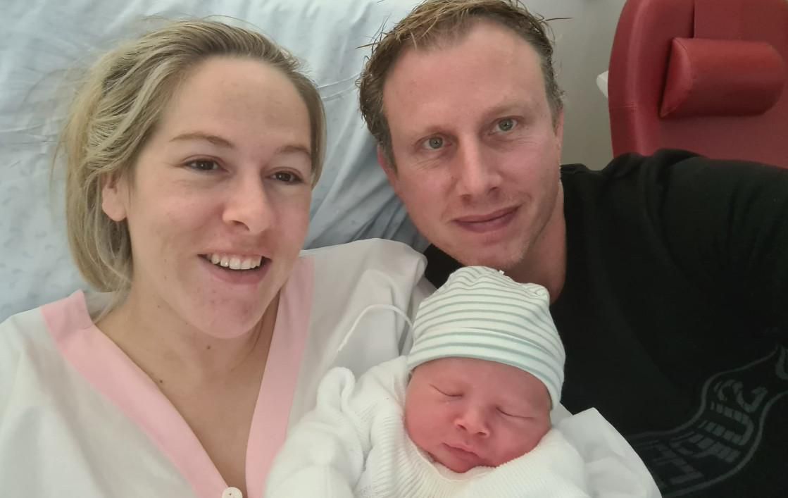 Naissance Valentin Premier Bebe De L Annee Aux Hug Tribune De Geneve