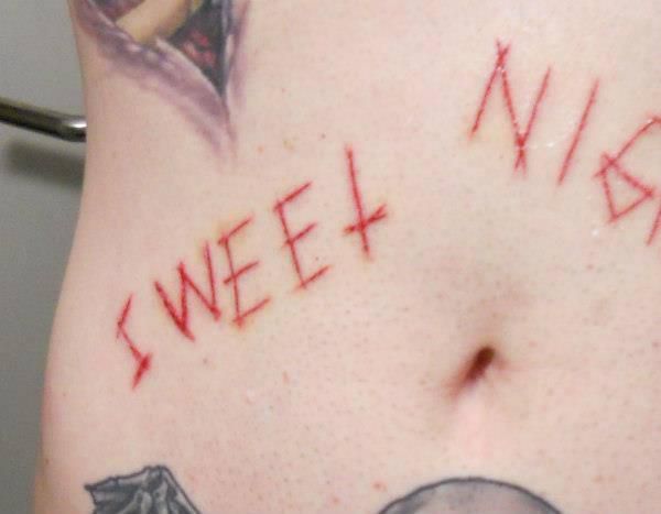 Riskanter Trend Schweizer Lassen Sich Narben Tattoos Ritzen 20 Minuten