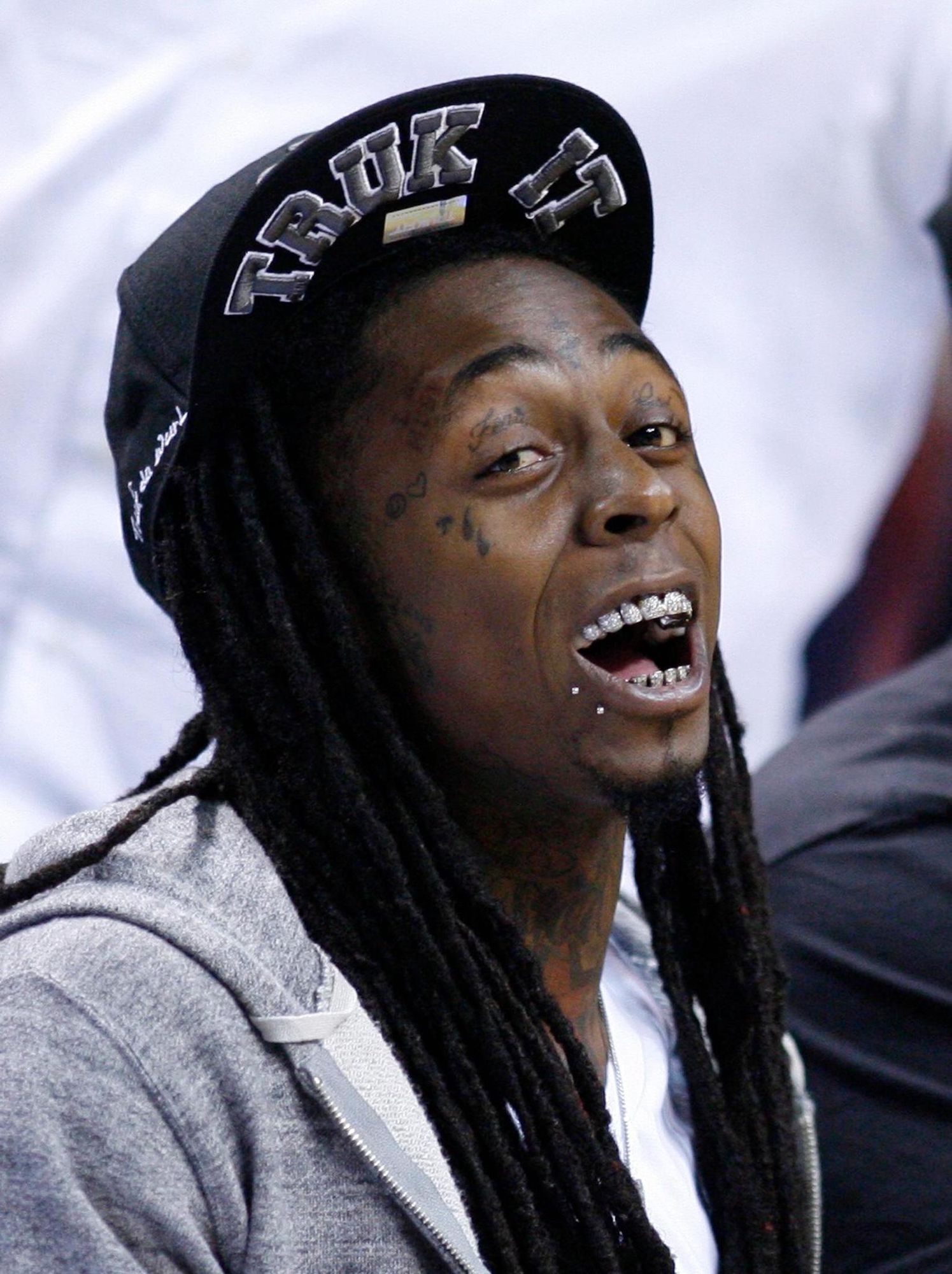 Waffenbesitz Lil Wayne Drohen Bis Zu 10 Jahre Haft 20 Minuten