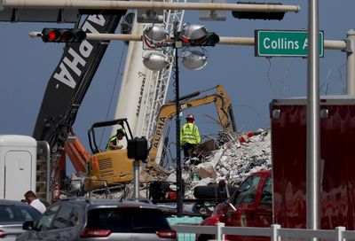 Immeuble effondré en Floride: 64 morts confirmés
