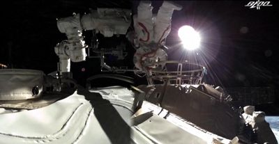 1re sortie dans l’espace de deux astronautes à la station Tiangong
