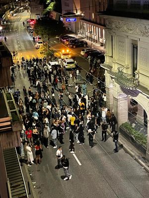 Des dizaines de personnes impliquées dans des bagarres devant un club