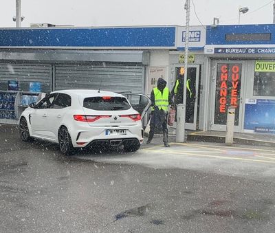 Braquage A Anieres Ge Quand J Ai Vu La Porte Defoncee J Ai Compris 20 Minutes