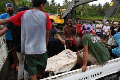 Crash d’un avion militaire aux Philippines: le bilan monte à 50 morts