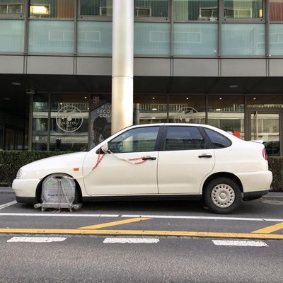 Temps Depasse De 1700 Fois Cette Voiture Fantome Pourrit Au Centre Ville 20 Minutes