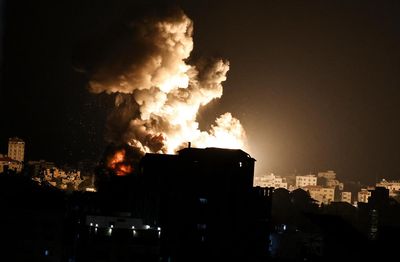 Israël frappe Gaza en riposte à des ballons incendiaires