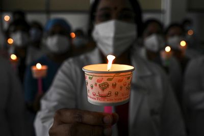 Covid-19: plus de 4 millions de morts dans le monde