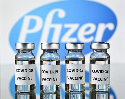 Pfizer préconise une 3e dose alors que le Delta attise la pandémie