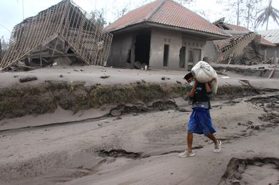 Quatorze morts dans l’éruption du volcan Semeru