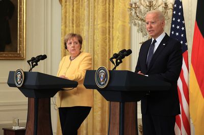 Angela Merkel reçue par Joe Biden pour des adieux amicaux