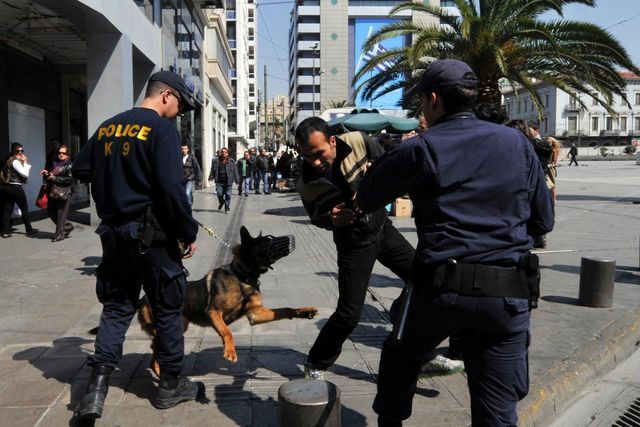Statt Vips Zu Schutzen Jagt Die Griechische Polizei Einwanderer Berner Zeitung