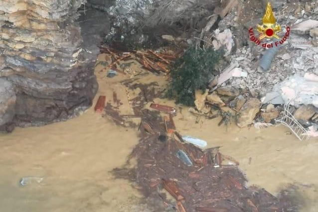 Italie: Un cimetière s'effondre, ses cercueils flottent dans la mer - Le  Matin