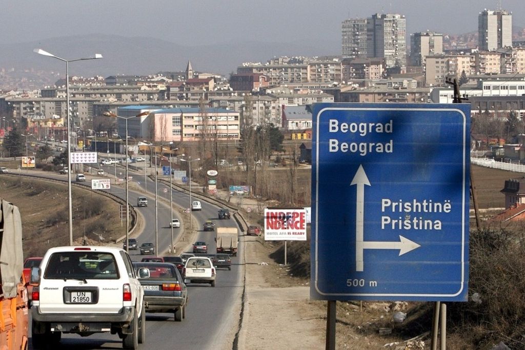 Le Kosovo interdit d'accès des chefs serbes