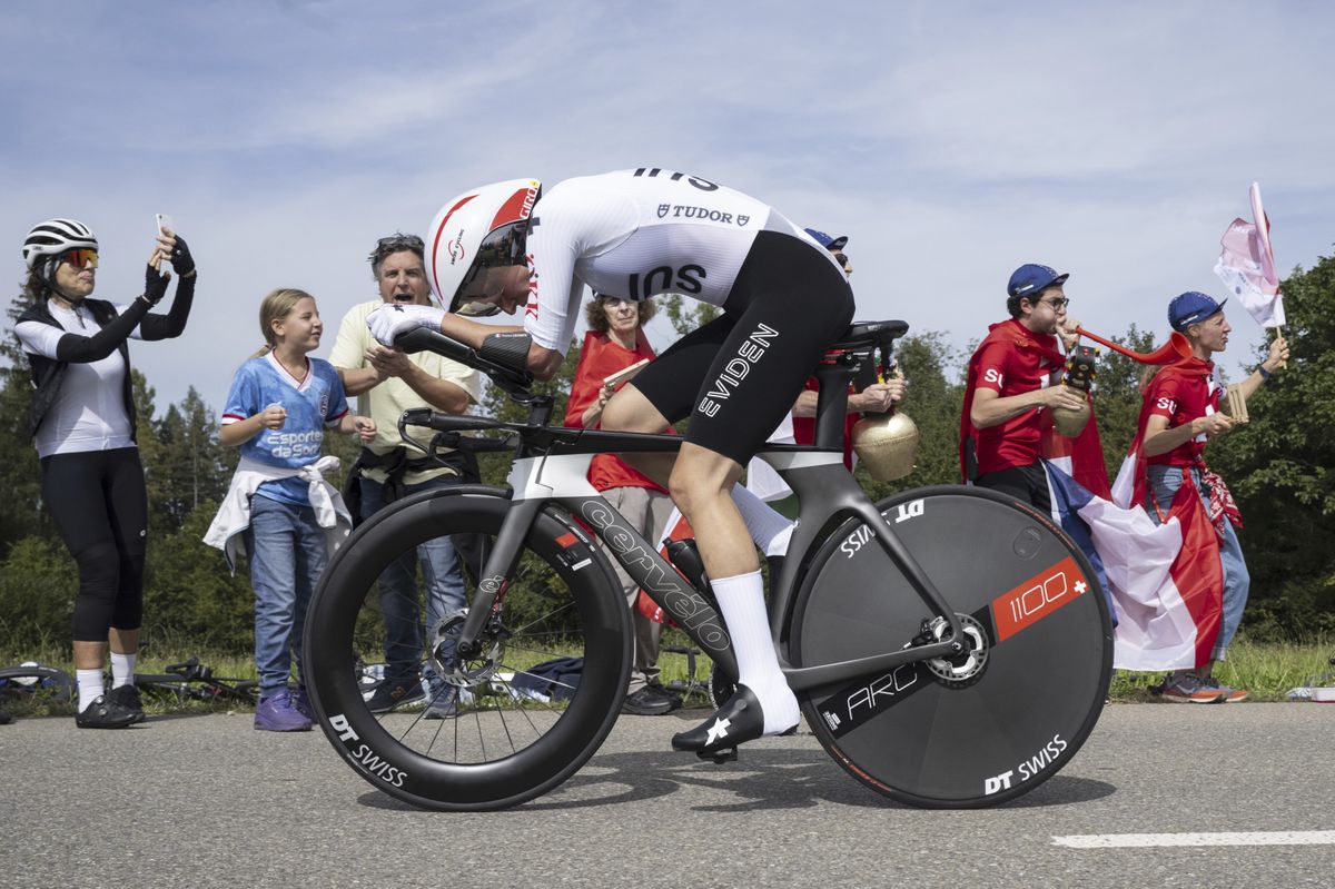 Elena Hartmann de Suisse participe au contre-la-montre individuel élite féminin sur 29,90 kilomètres lors des Championnats du monde de cyclisme à Zurich, Suisse, le dimanche 22 septembre 2024.