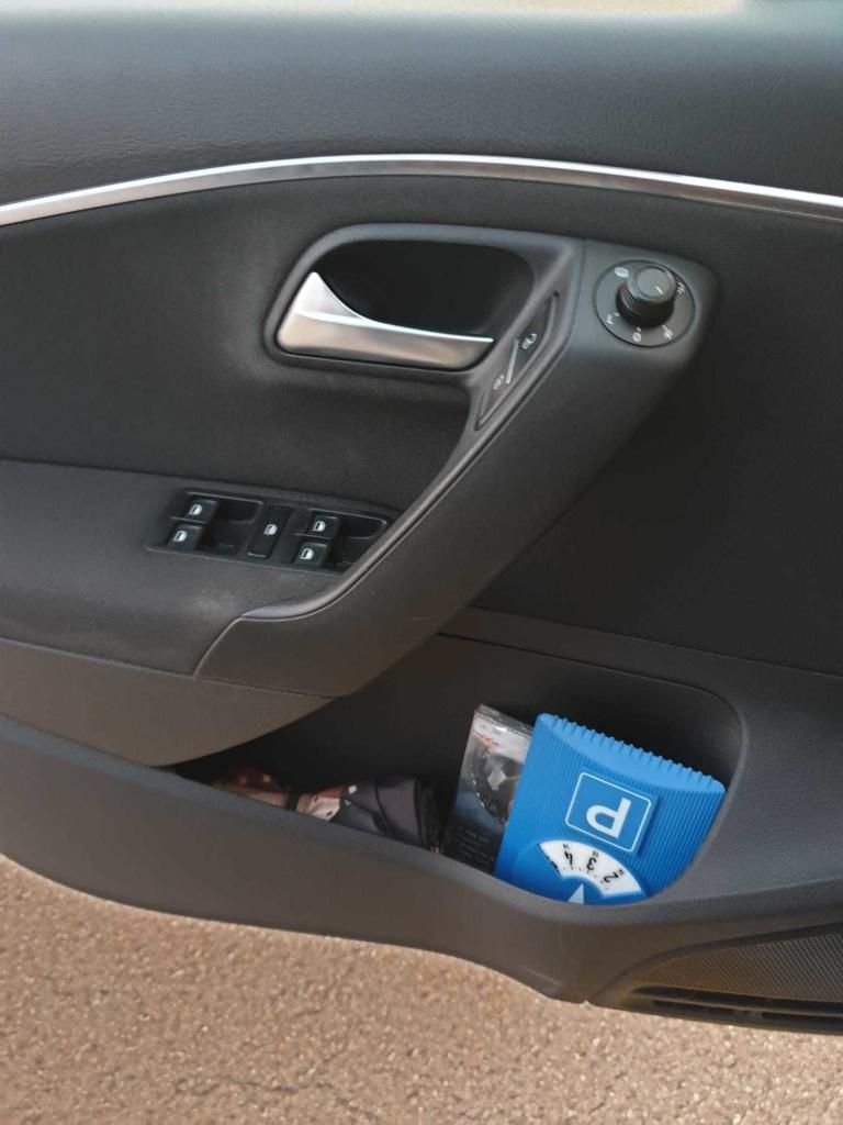 Le pécule a été placé dans une enveloppe qu'elle avait déposé dans la portière de sa voiture. Deux jours plus tard, l'argent avait disparu.