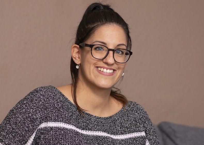 «Aujourd’hui, je suis mariée et maman d’une petite fille de 2 ans, entendante, mais bilingue français-langue des signes. Une vraie fierté!» – Tanya