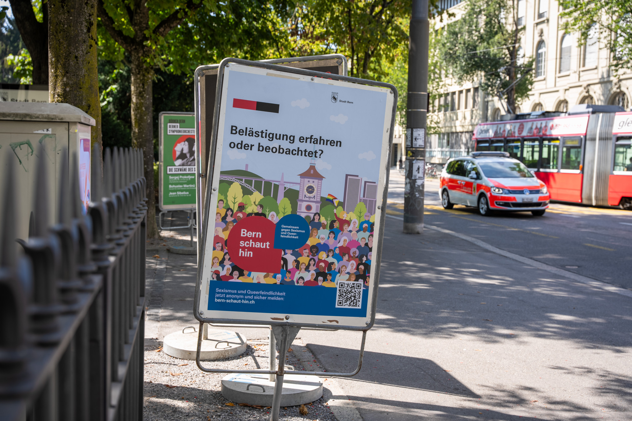 Im Zug: Frau (26) von Fremden gefragt, ob sie mit ihm Sex haben will - 20  Minuten