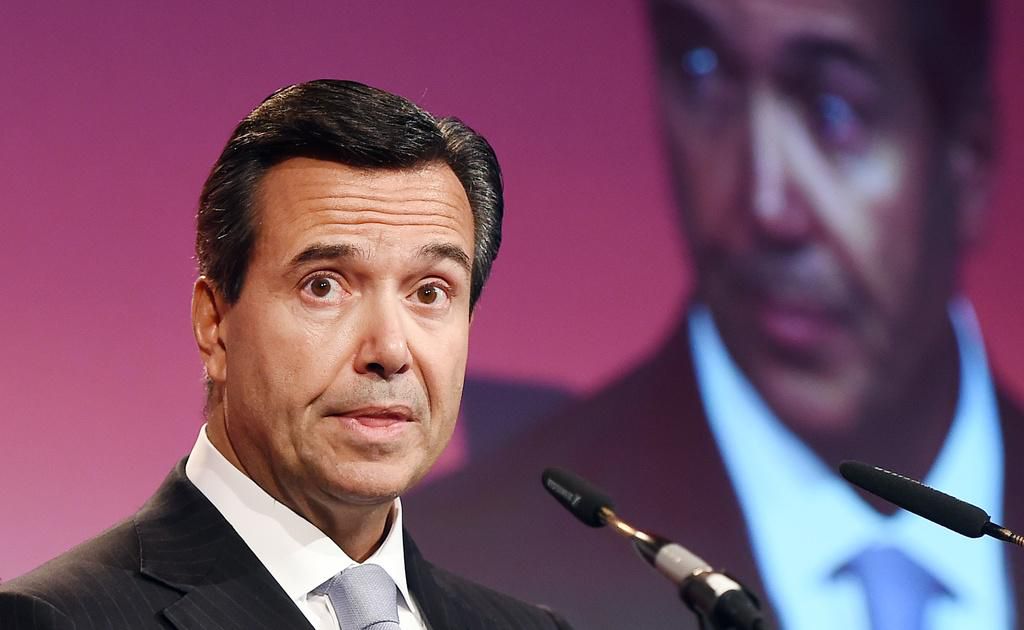 epa04612938 Antonio Horta-Osorio, Group Chief Executive of Lloyds Banking Group, delivers a speech at the British Chamber of Commerce annual conference in London, Britain, 10 February 2015. EPA/ANDY RAIN