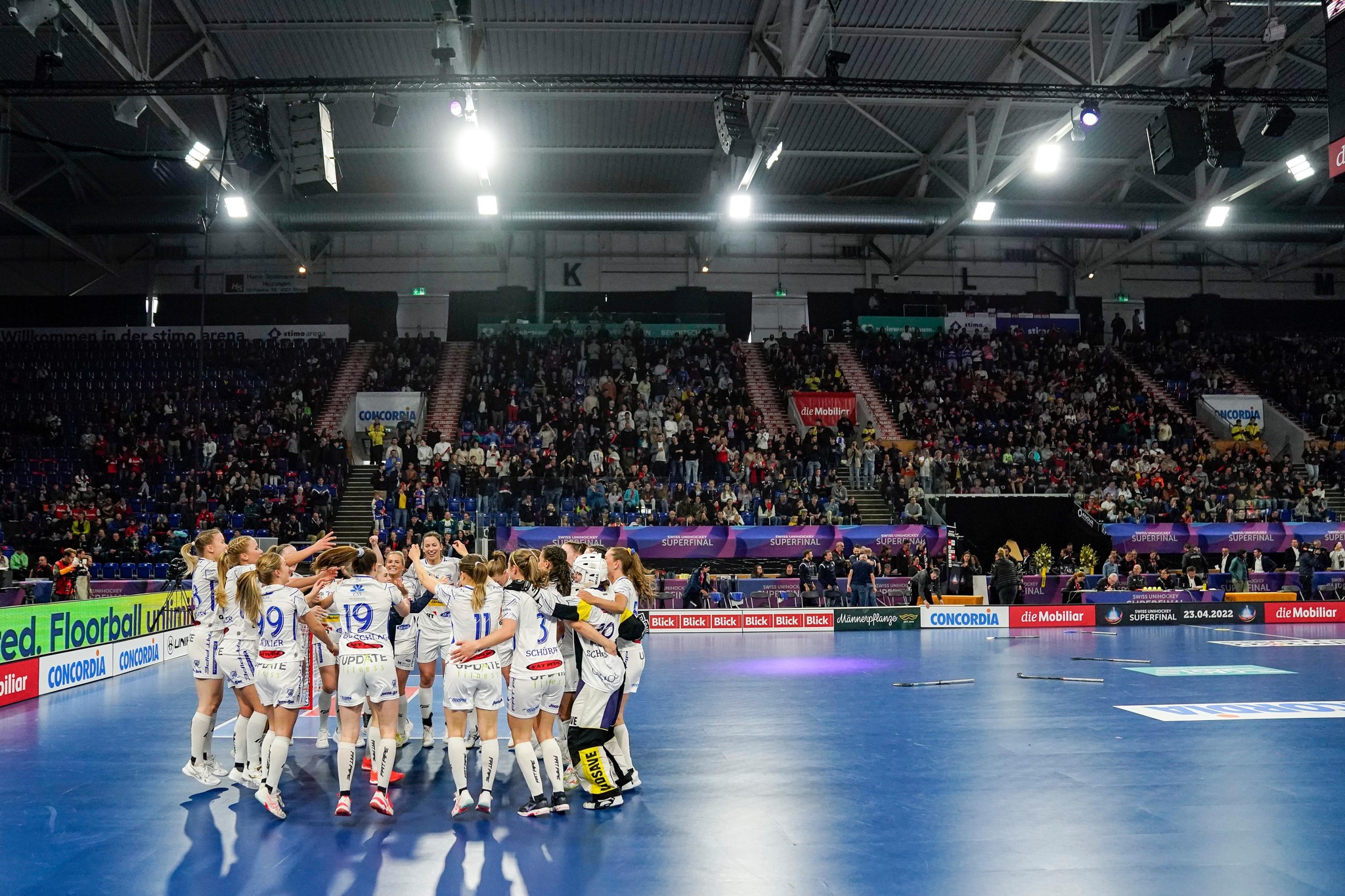 2022  feierten die Kloten-Dietlikon Jets den insgesamt neunten Meistertitel in der Stimo Arena ohne den obligaten Konfettiregen. Den gab es nur für die Männer. Nicht so dieses Jahr.