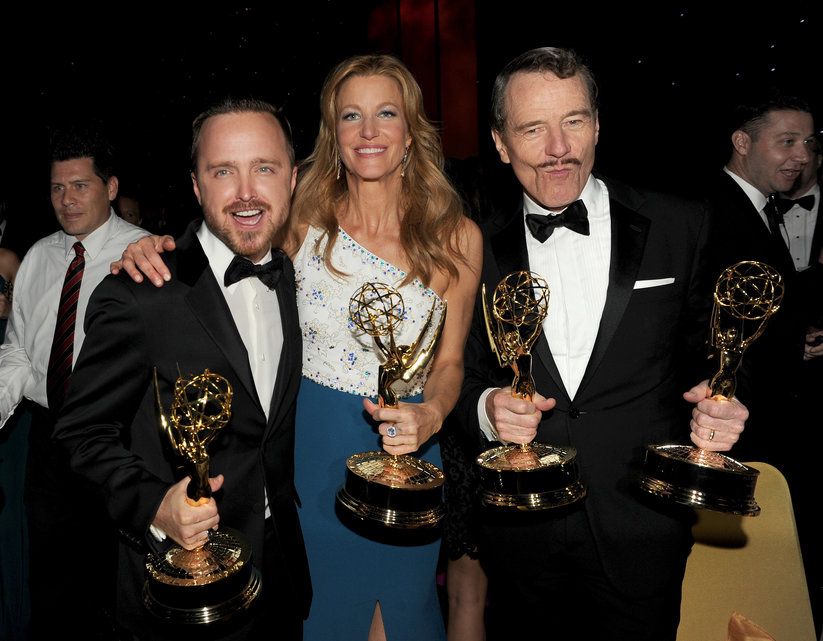 Les quatre Emmys de «Breaking bad»: meilleure série dramatique, meilleur rôle principal (Bryan Cranston, à droite), meilleur second rôle masculin (Paul Aaron) et meilleur second rôle féminin (Anna Gunn). (Lundi 25 août 2014)