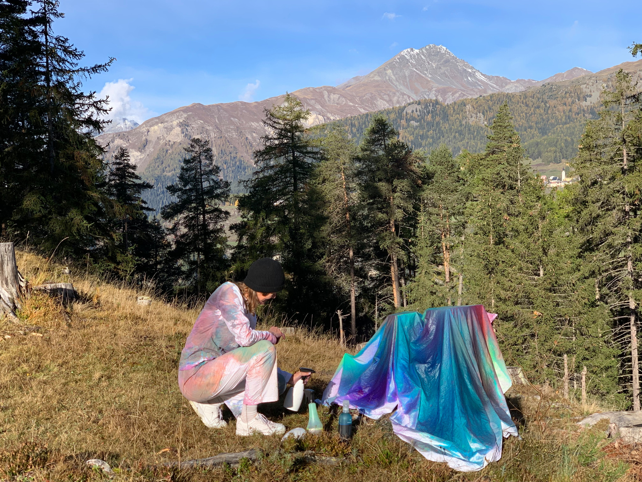 «Beschwörung im Morgentau», performance dans les Grisons, 2022.