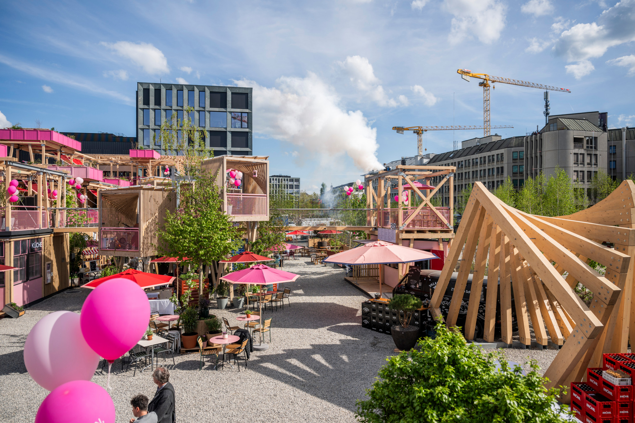 Neuer Stadtgarten am Hardplatz: Die Remise Rosa bringt Farbe in eine graue Gegend