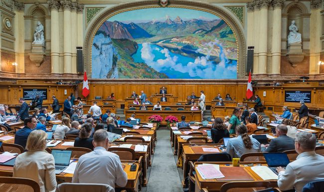 Nimm hier an der Wahlumfrage teil.