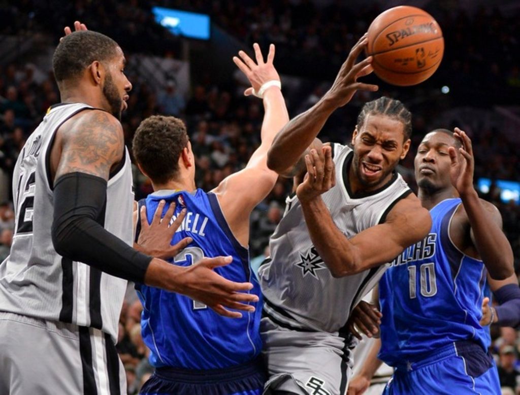 NBA: San Antonio tombe de haut à domicile