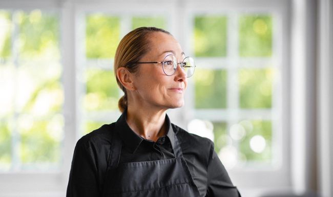 Tanja Grandits, Cheffe du Restaurant Stucki (2 étoiles Michelin, 19/20 Gault&Millau) est la Marraine de la Semaine du Goût 2022. Au menu: couleurs, saveurs délicates et plates végétariens.