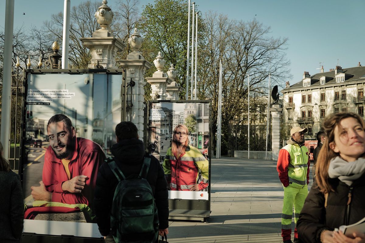 Une galerie de portraits des employés de la Voirie est visible notamment sur le parvis du parc des Bastions.
