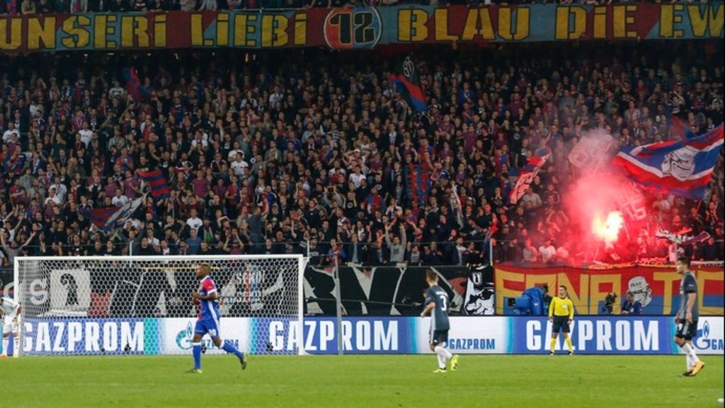 Polizei sucht Videos von prügelnden Fussballfans