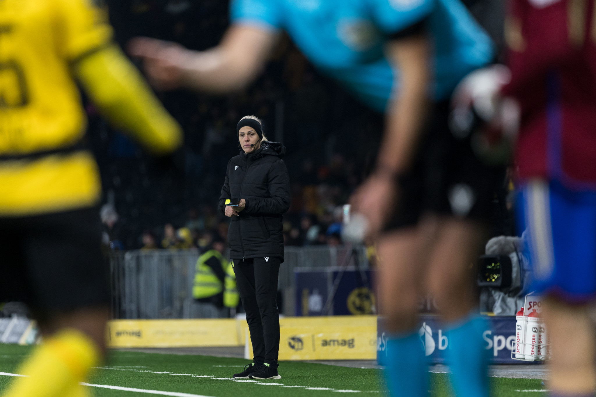 La 4eme arbitre Desiree Grundbacher, pendant la rencontre entre les BSC Young Boys et le Servette FC, comptant pour championnat de Super League, le dimanche 3 decembre 2023 au Stade du Wankdorf, a Berne (Bastien Gallay / GallayPhoto)