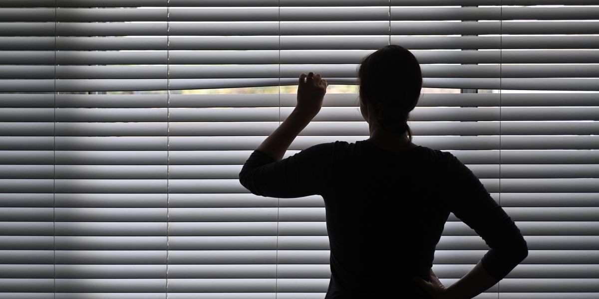 Von-Kommandant-freigestellt-Spanner-am-Fenster-Video-stellt-Basler-Polizist-unter-Verdacht