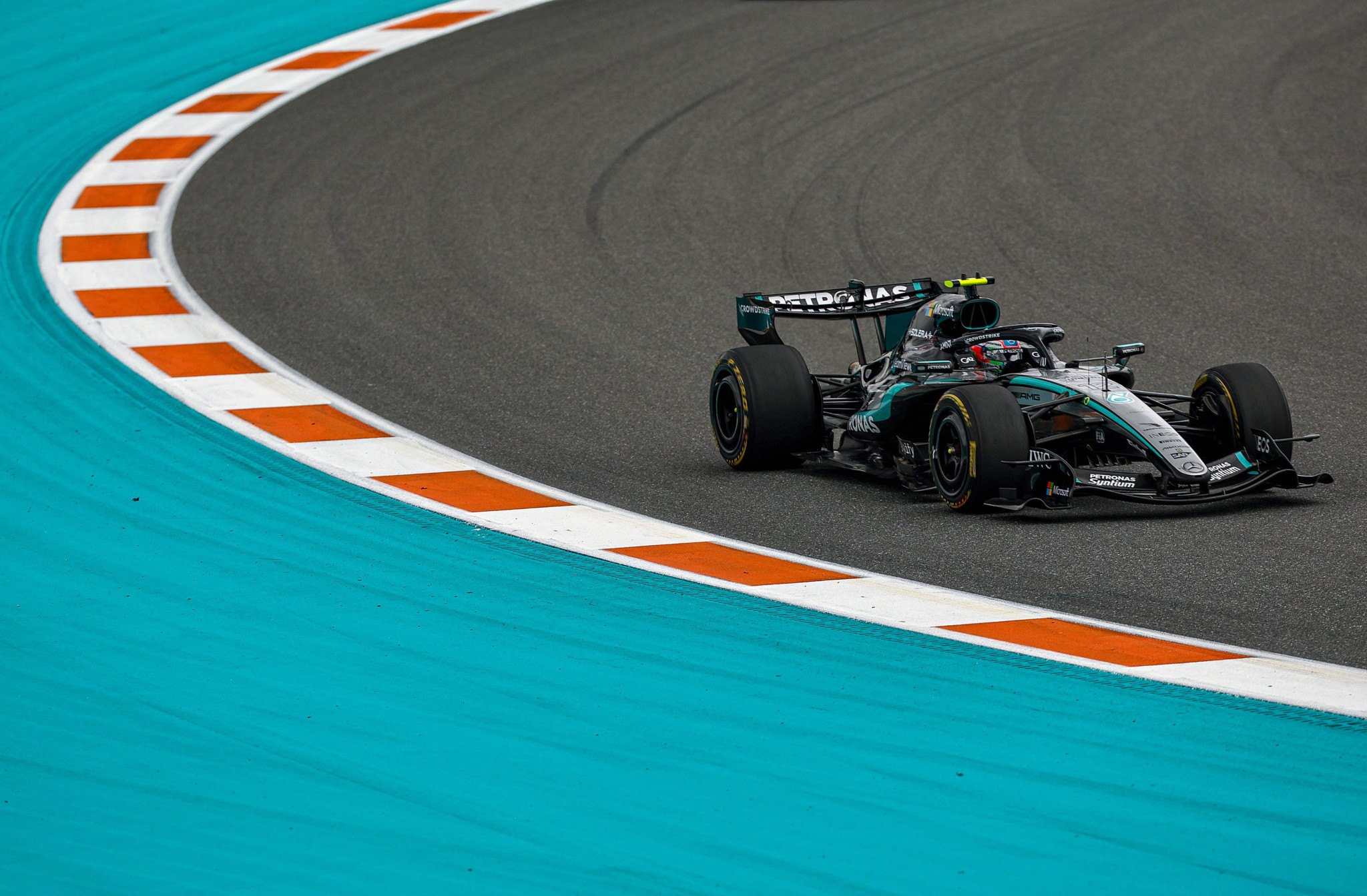 George Russell: Mercedes-Pilot dominiert Formel-1-Konkurrenz