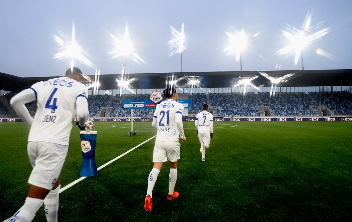 entrée des joueurs du LS : JENZ - PUERTAS - KUKURUZOVIC (LS)  29.11.2020 , Lausanne - Young Boys  LS-YBphoto Eric Lafargue