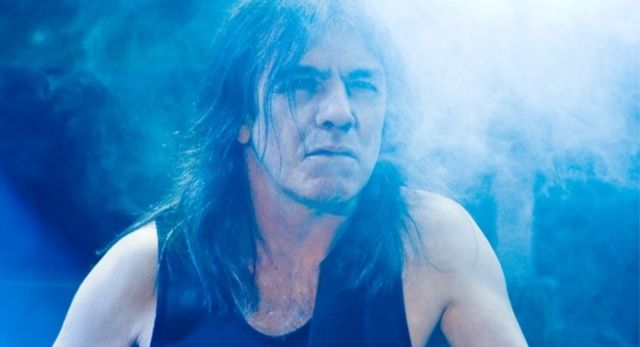Malcolm Young a fondé le groupe AC/DC avec son frère Angus.