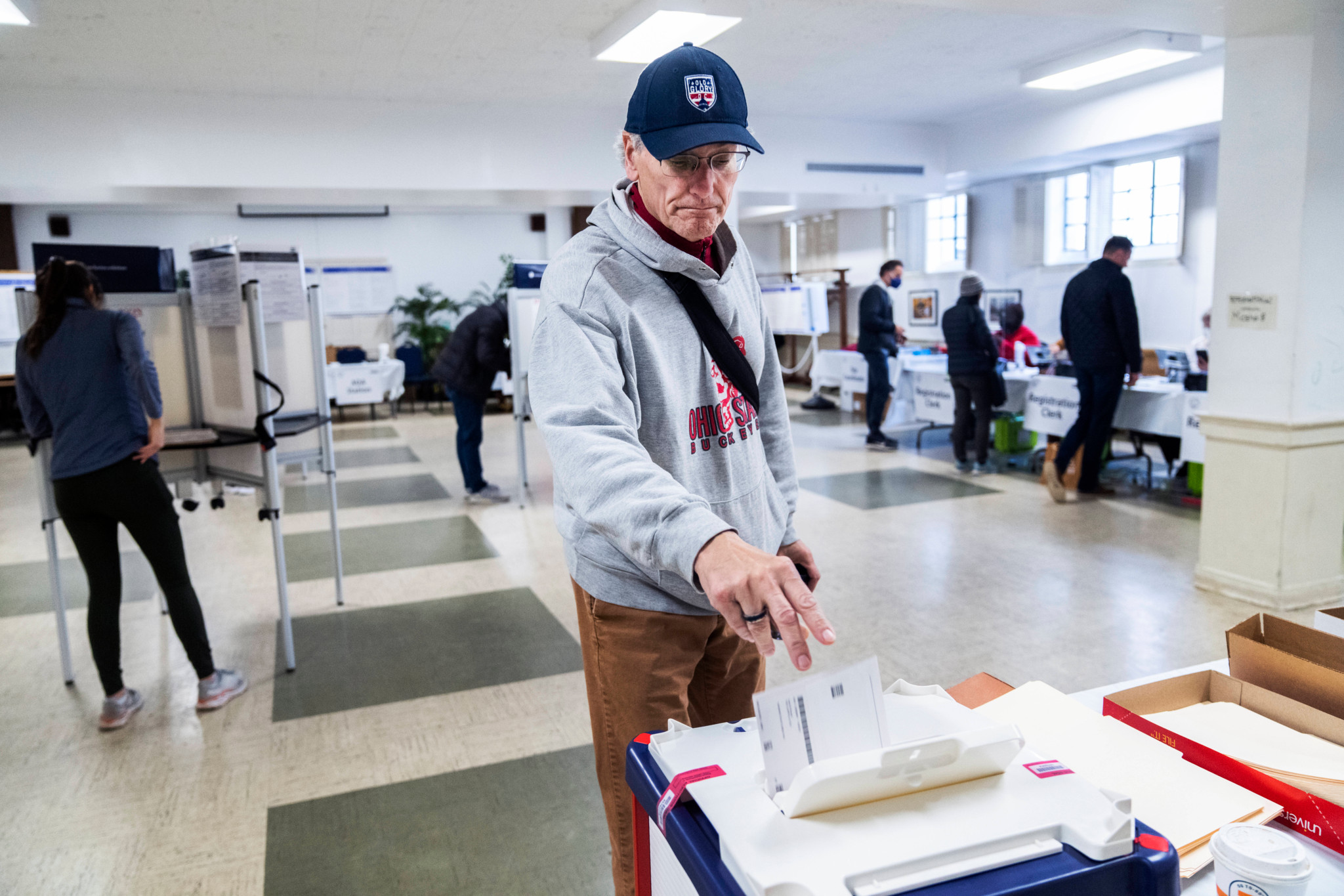 Élections de mi-mandat: Les Démocrates déploient 100 observateurs face à la menace Trump