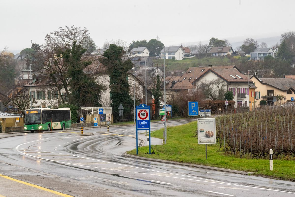 Lully, le 5 janvier 2024, le Conseil a boudé un projet municipal qui visait à installer une berme végétalisée à l'entrée du village, afin de marquer l'entrée à Lully et freiner le trafic assez conséquent. ©Florian Cella/24h