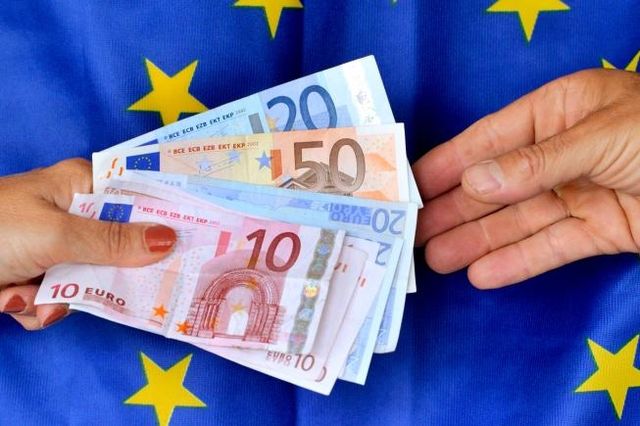 Bien que réticente au départ, l'Allemagne a fini par accepter de doter l'UE d'un fonds de secours propre, ce qui permettra de mettre les pays qui en ont besoin sous assistance respiratoire.