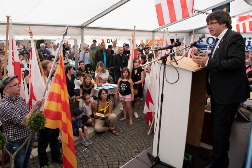 Puigdemont acclamé à la Fête du peuple à Delémont