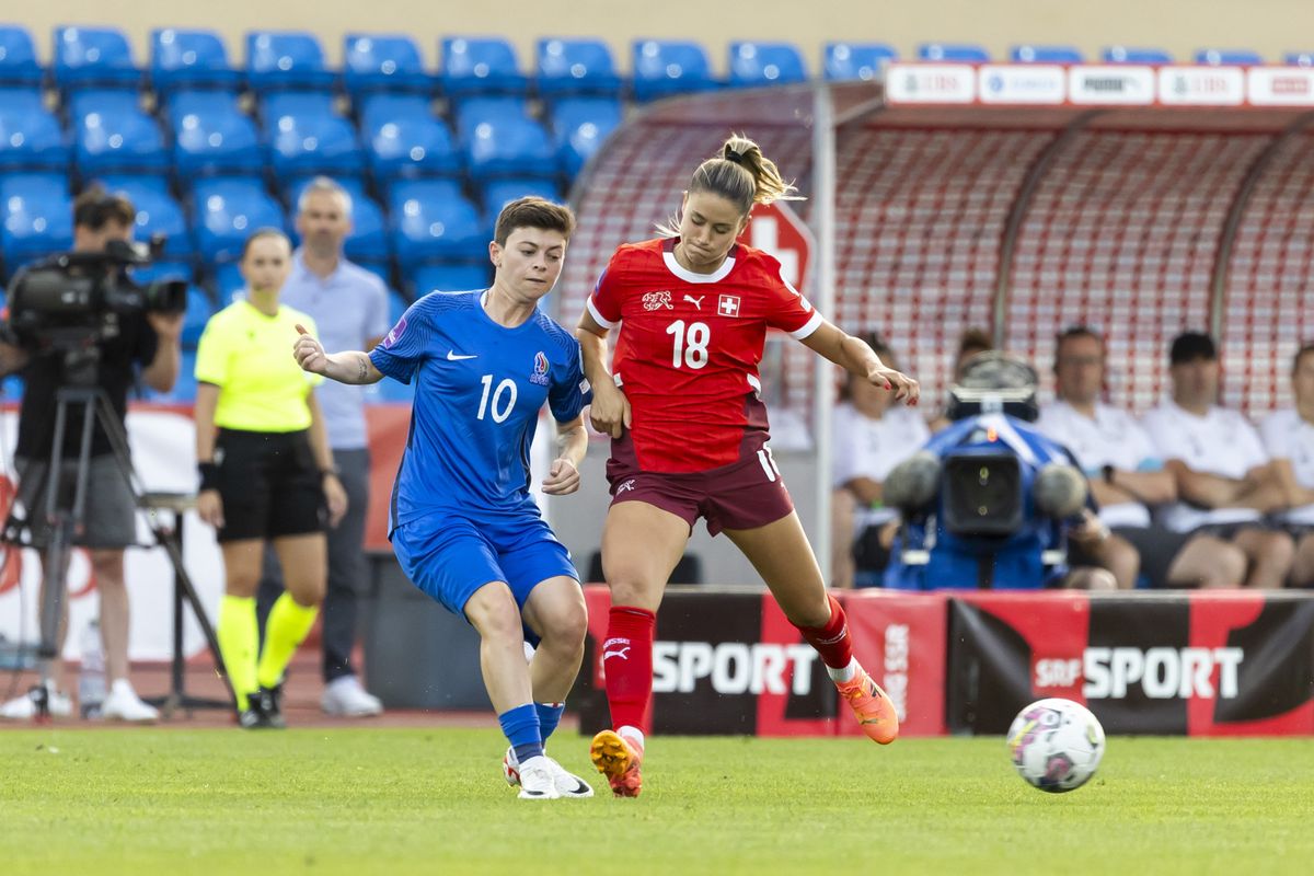 Azerbaijan's midfielder Kristina Bakarandze, left, fights for the ball with Switzerland's defender Viola Calligaris, right, during the UEFA Women's European Qualifiers League B Group B1 soccer match between Switzerland and Azerbaijan, at the stade olympique de la Pontaise stadium, in Lausanne, Switzerland, Tuesday, July 16, 2024. (KEYSTONE/Salvatore Di Nolfi)