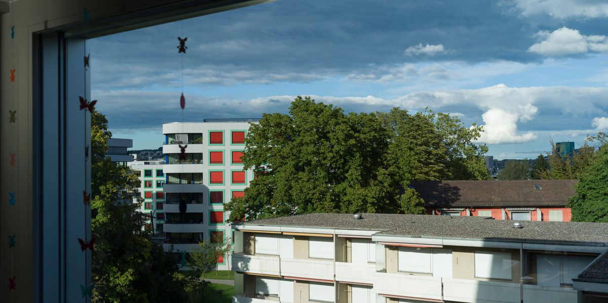 Ein Genossenschaft Wohnblock steht leer (unten rechts) am 10, 9 2017 in ZUERICH. (KEYSTONE/Gaetan Bally)  