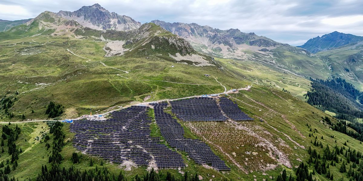 Pionierprojekt-in-den-Alpen-Madrisa-alpiner-Solarpark-soll-Winterstroml-cke-reduzieren